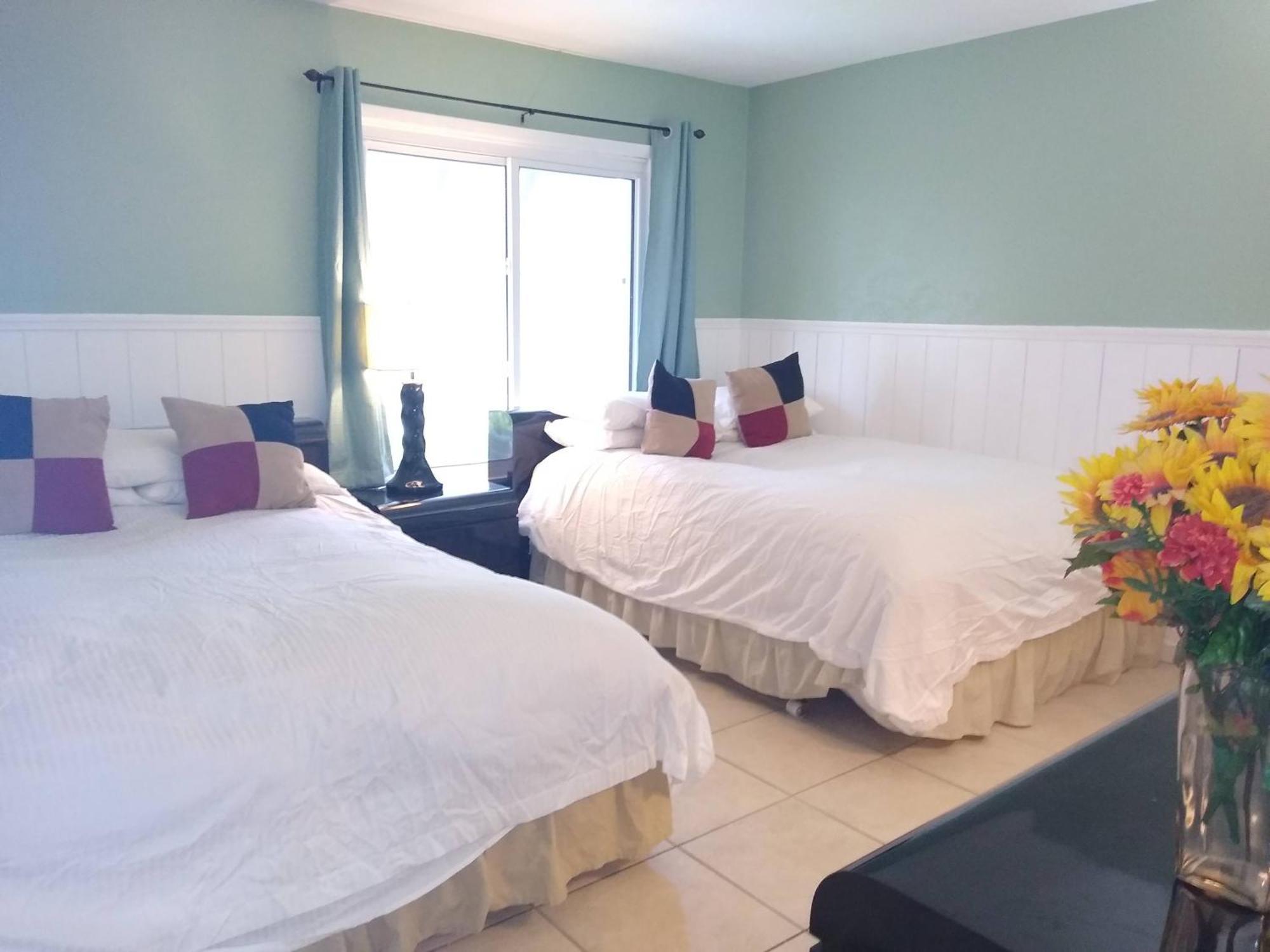 Affordable Two Bedroom Tropical Condo - Private Beach, Pools, Hot Tub Sankt Petersburg Exterior foto