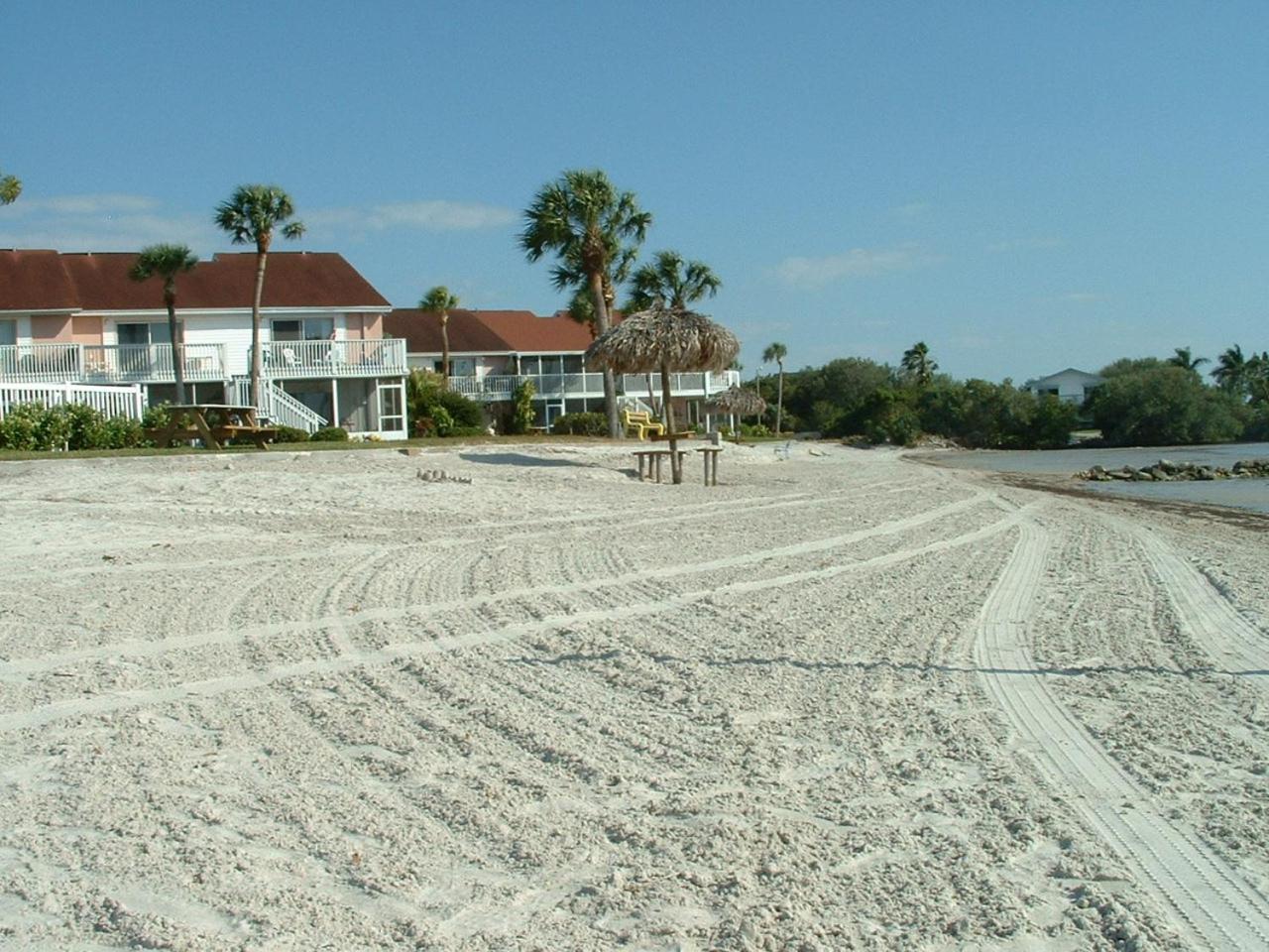 Affordable Two Bedroom Tropical Condo - Private Beach, Pools, Hot Tub Sankt Petersburg Exterior foto