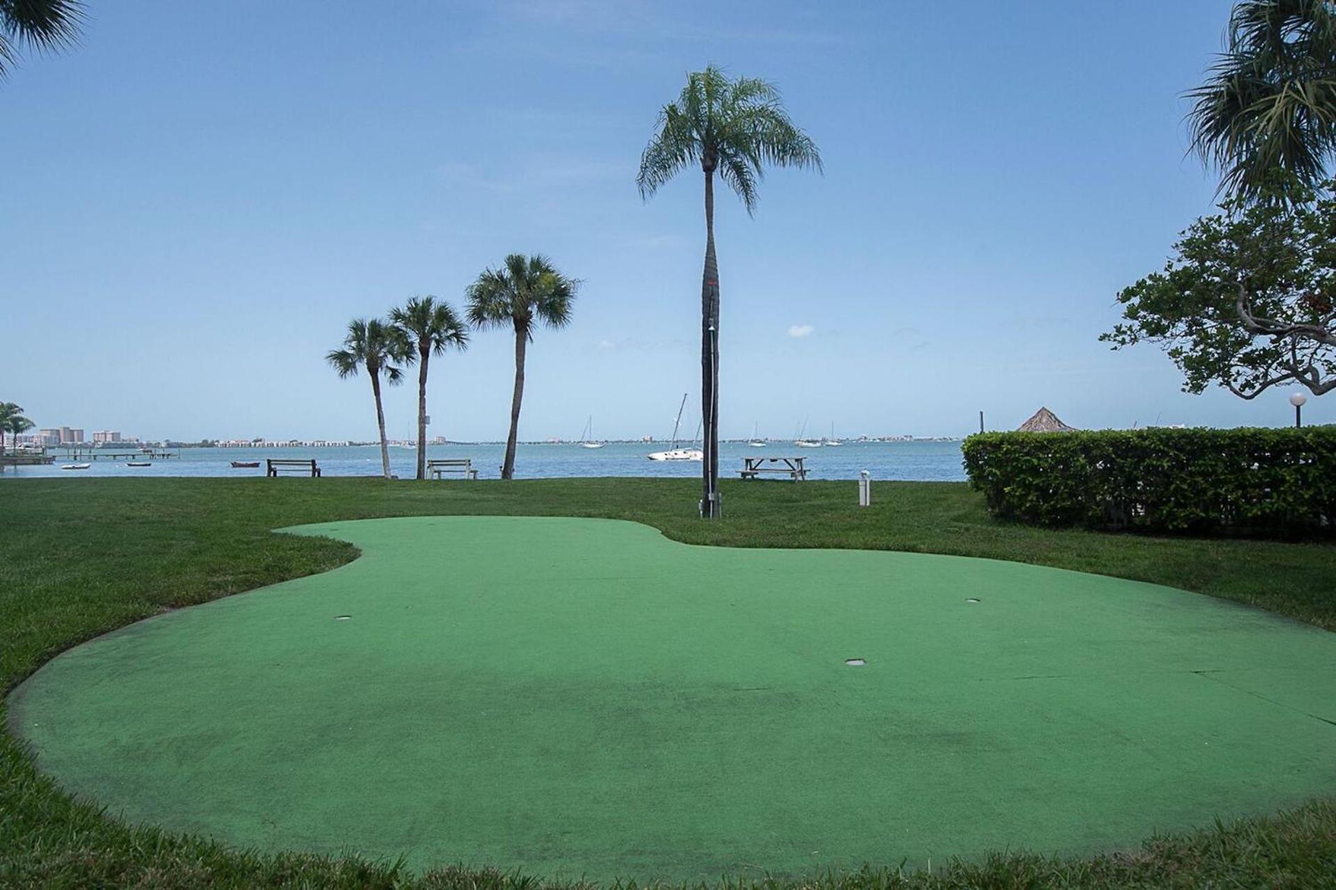 Affordable Two Bedroom Tropical Condo - Private Beach, Pools, Hot Tub Sankt Petersburg Exterior foto