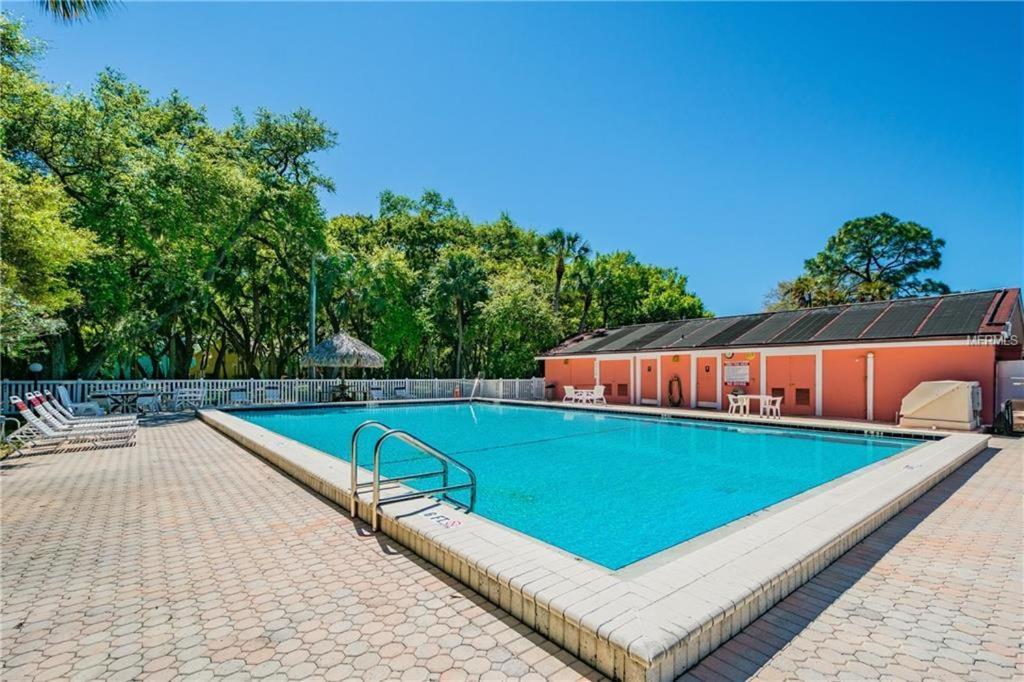 Affordable Two Bedroom Tropical Condo - Private Beach, Pools, Hot Tub Sankt Petersburg Exterior foto
