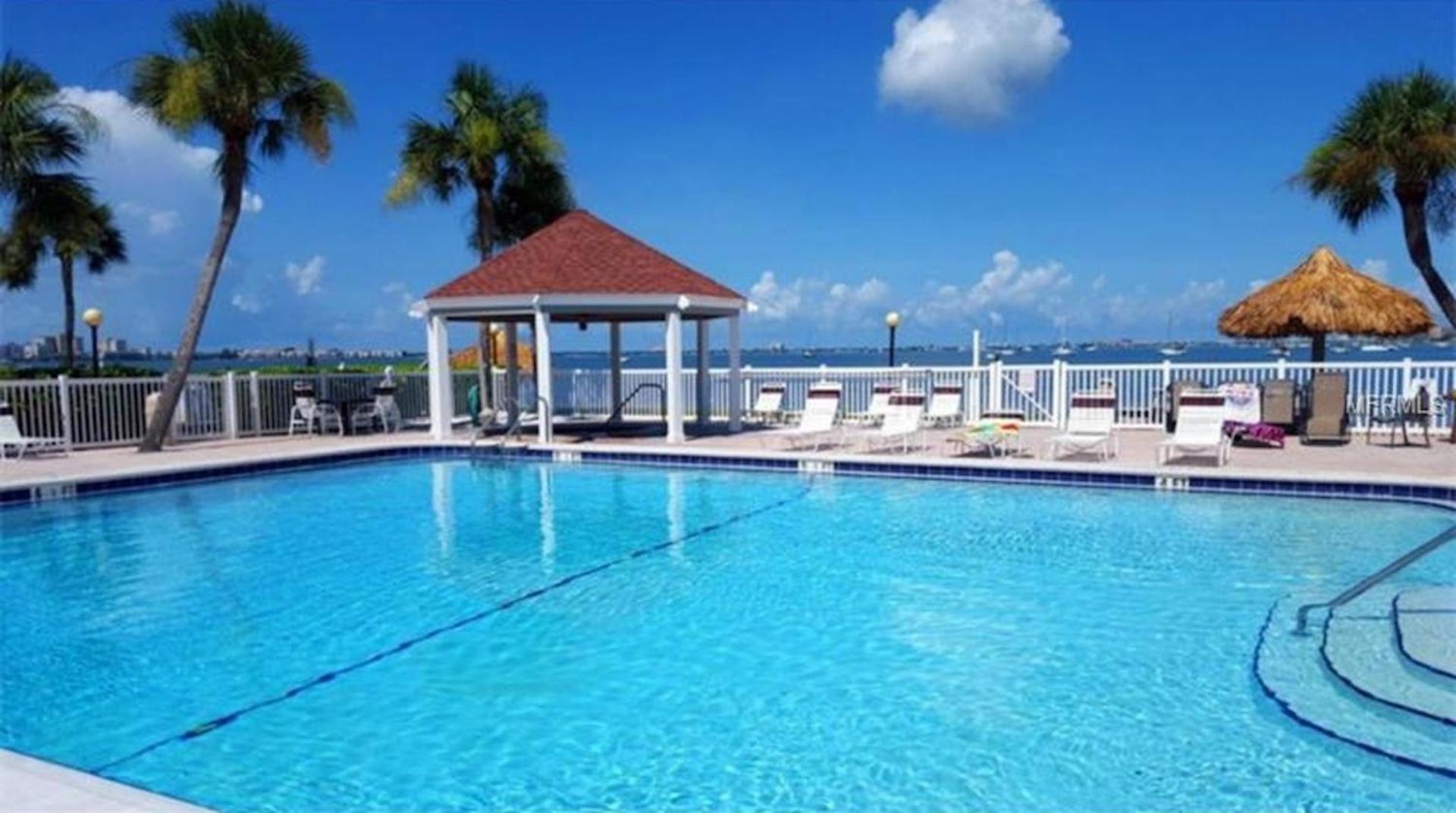 Affordable Two Bedroom Tropical Condo - Private Beach, Pools, Hot Tub Sankt Petersburg Exterior foto