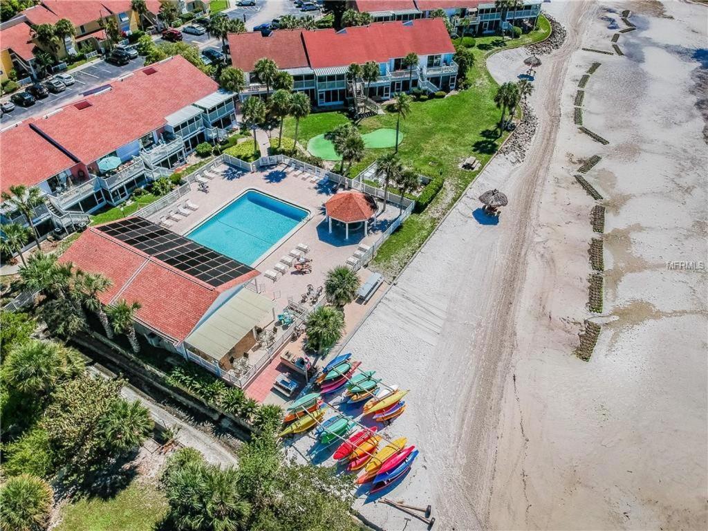 Affordable Two Bedroom Tropical Condo - Private Beach, Pools, Hot Tub Sankt Petersburg Exterior foto