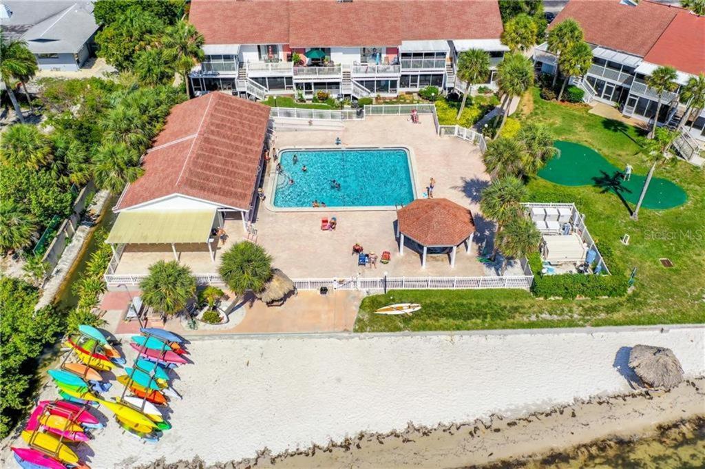 Affordable Two Bedroom Tropical Condo - Private Beach, Pools, Hot Tub Sankt Petersburg Exterior foto