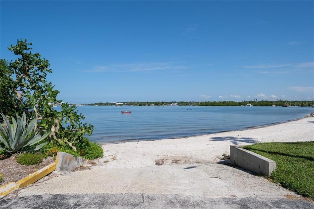 Affordable Two Bedroom Tropical Condo - Private Beach, Pools, Hot Tub Sankt Petersburg Exterior foto