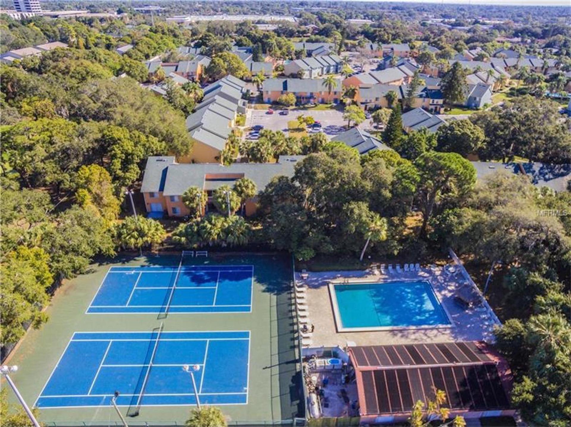 Affordable Two Bedroom Tropical Condo - Private Beach, Pools, Hot Tub Sankt Petersburg Exterior foto