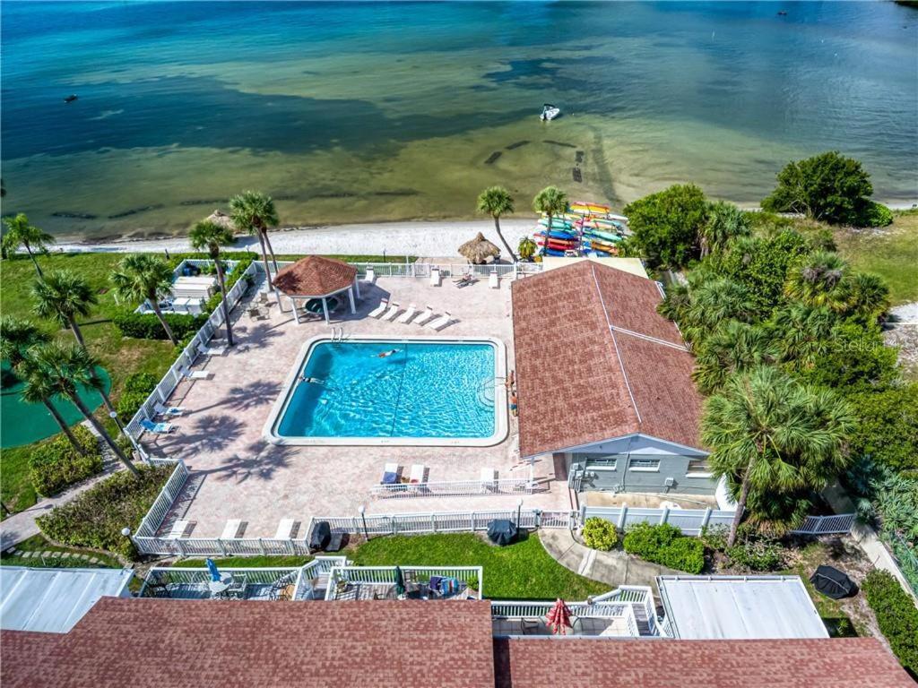 Affordable Two Bedroom Tropical Condo - Private Beach, Pools, Hot Tub Sankt Petersburg Exterior foto