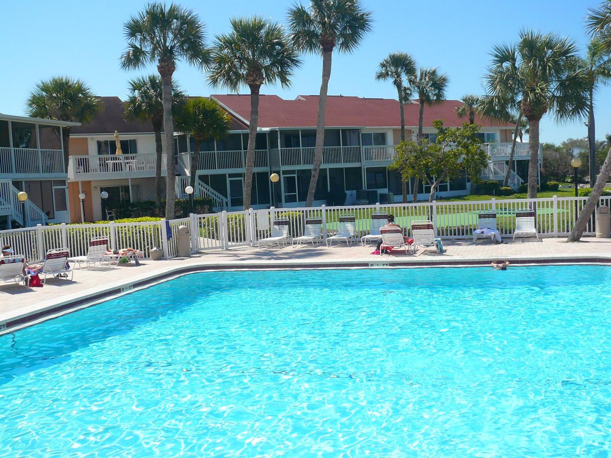 Affordable Two Bedroom Tropical Condo - Private Beach, Pools, Hot Tub Sankt Petersburg Exterior foto