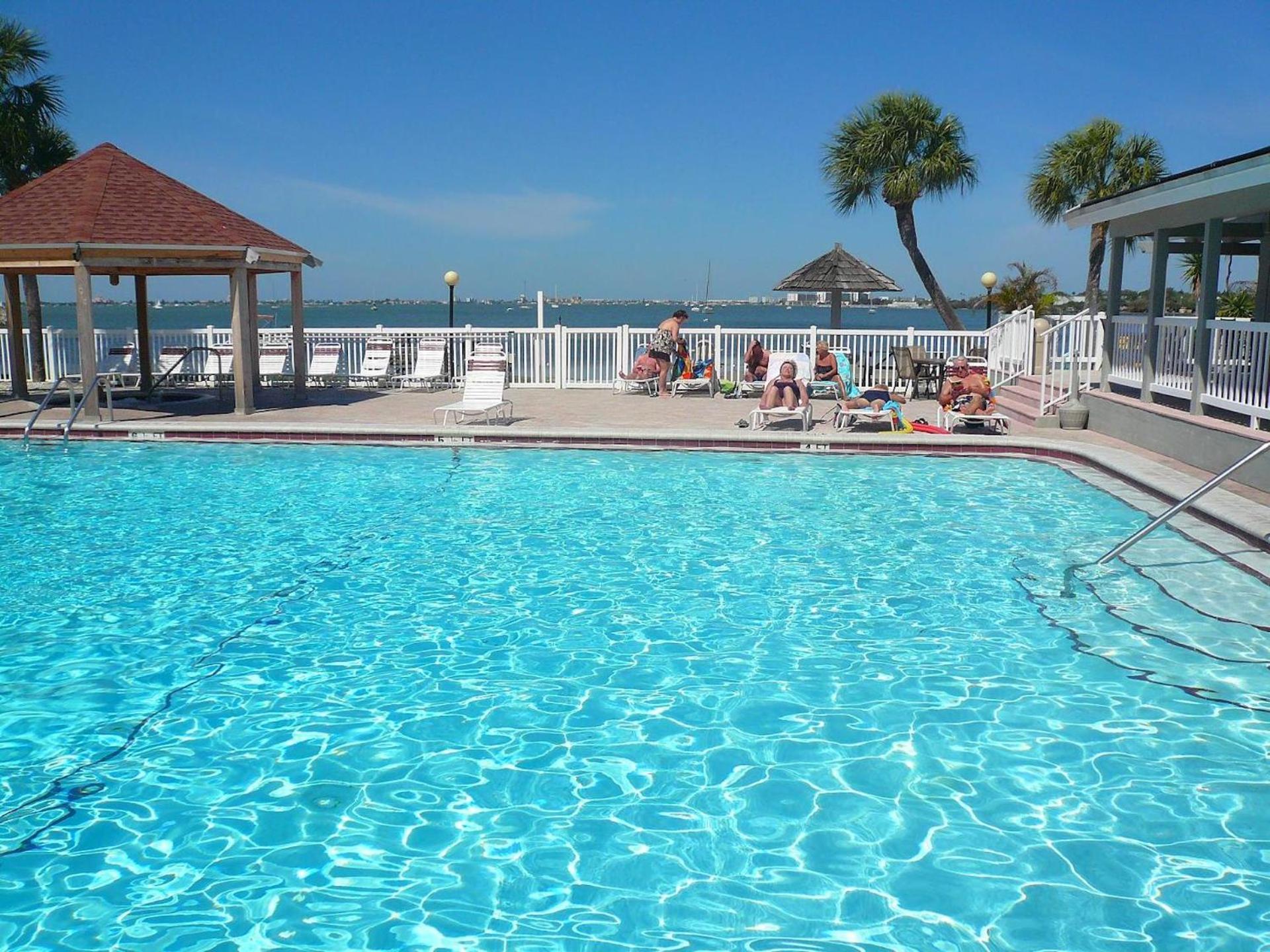 Affordable Two Bedroom Tropical Condo - Private Beach, Pools, Hot Tub Sankt Petersburg Exterior foto