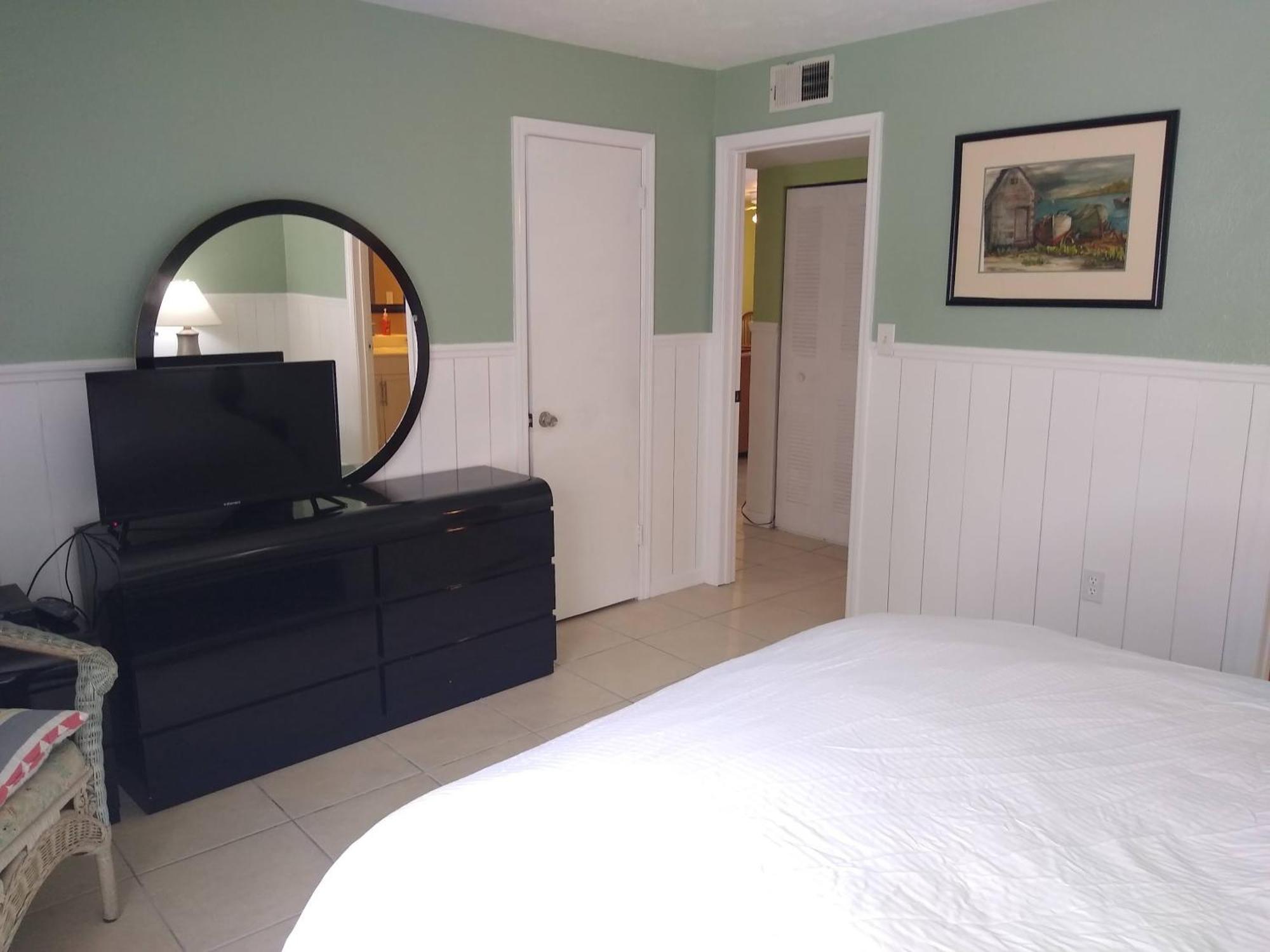Affordable Two Bedroom Tropical Condo - Private Beach, Pools, Hot Tub Sankt Petersburg Exterior foto