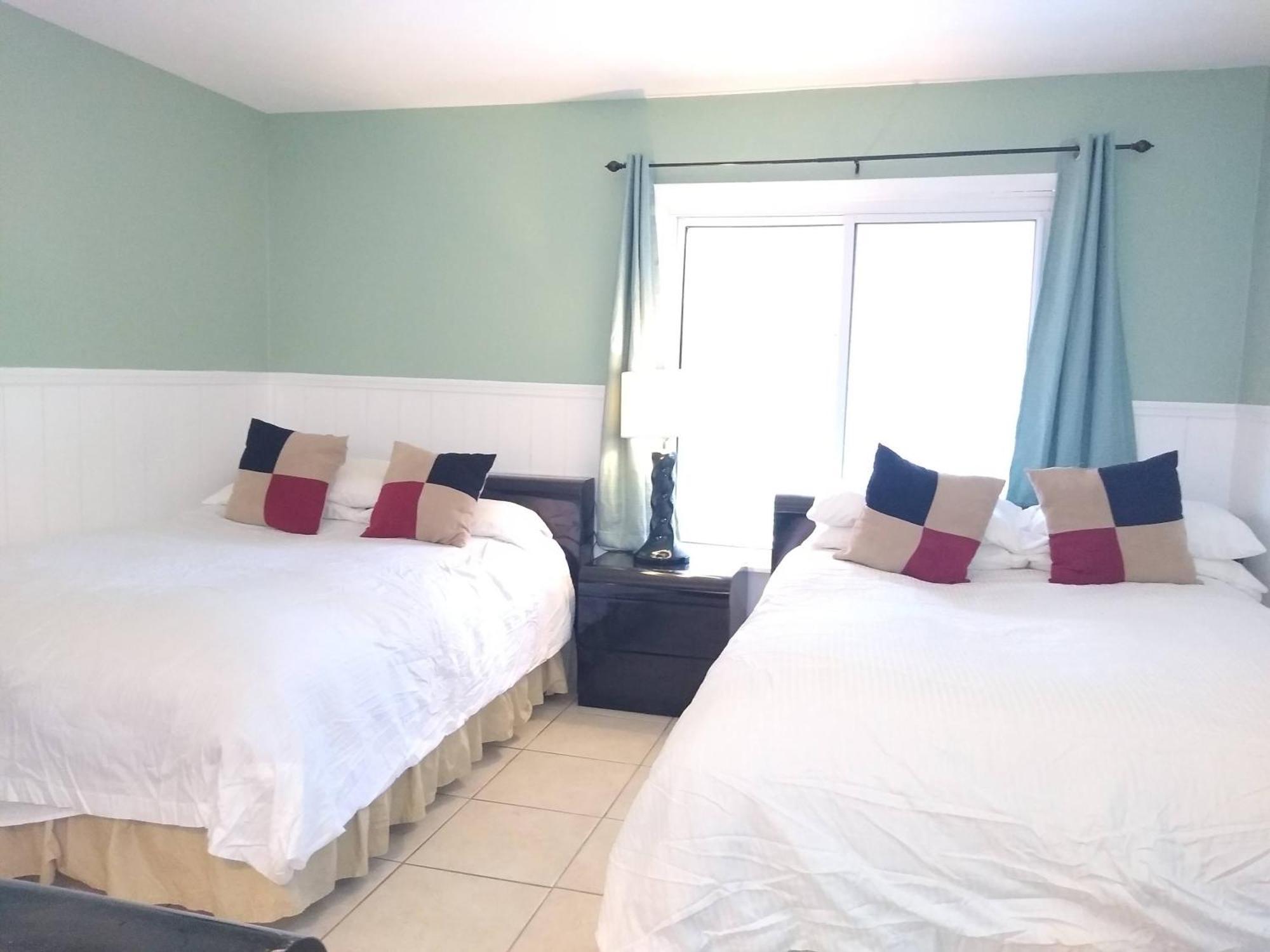 Affordable Two Bedroom Tropical Condo - Private Beach, Pools, Hot Tub Sankt Petersburg Exterior foto