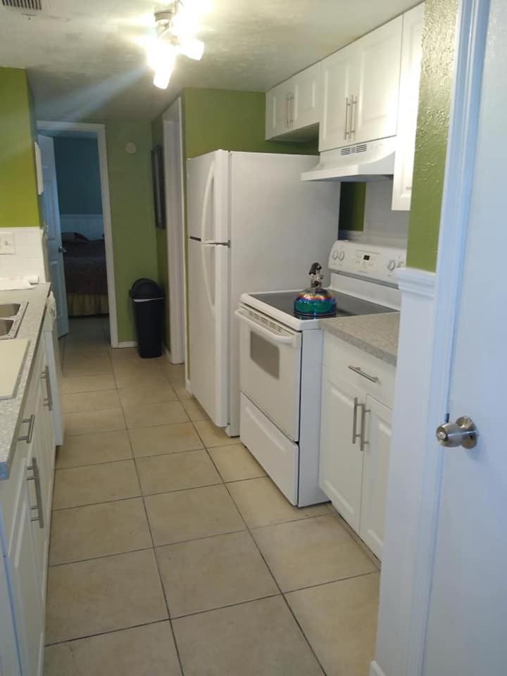 Affordable Two Bedroom Tropical Condo - Private Beach, Pools, Hot Tub Sankt Petersburg Exterior foto