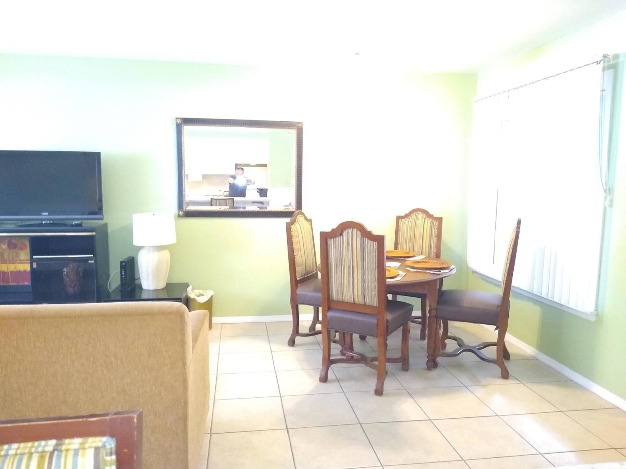 Affordable Two Bedroom Tropical Condo - Private Beach, Pools, Hot Tub Sankt Petersburg Exterior foto