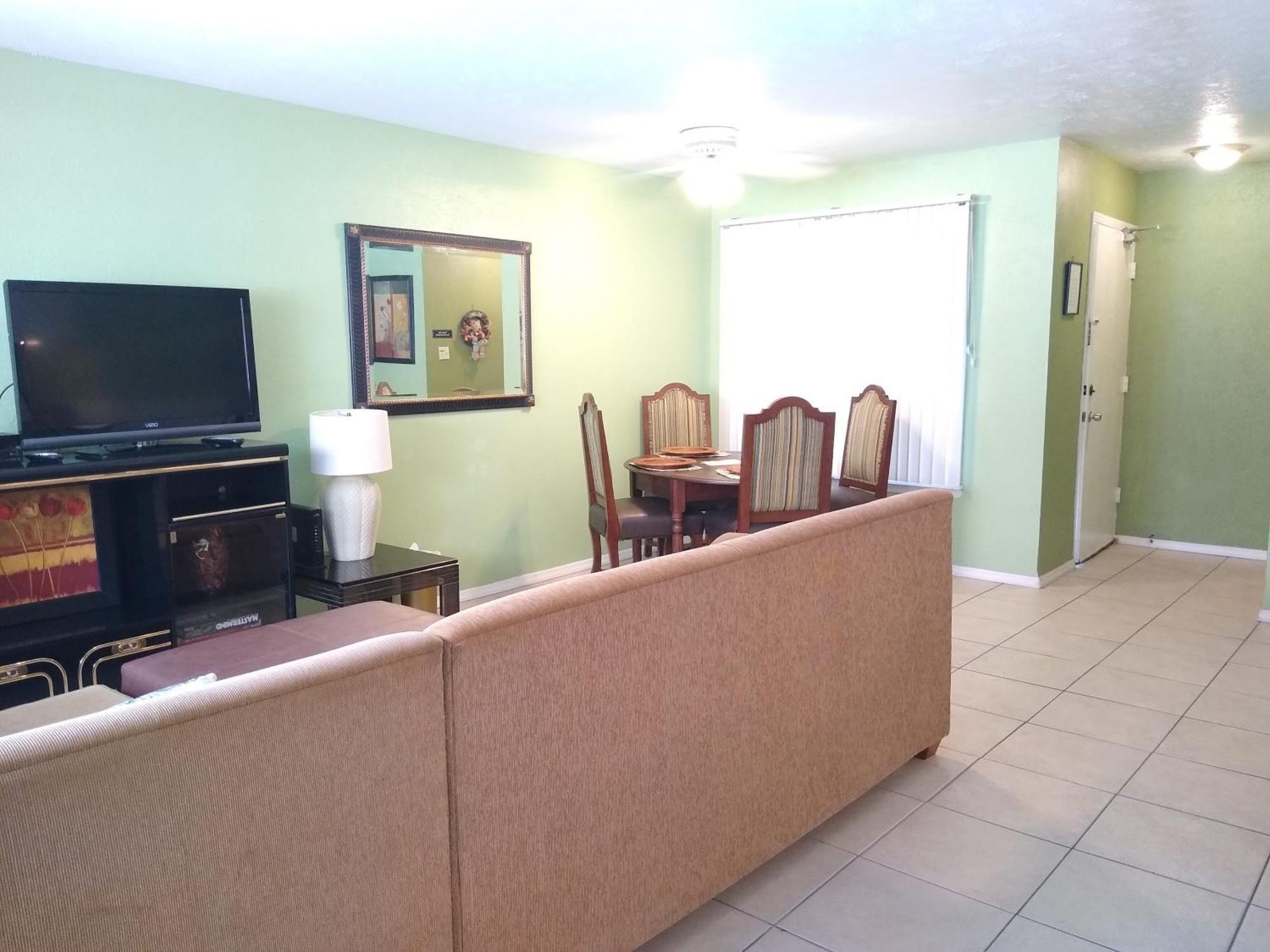 Affordable Two Bedroom Tropical Condo - Private Beach, Pools, Hot Tub Sankt Petersburg Exterior foto